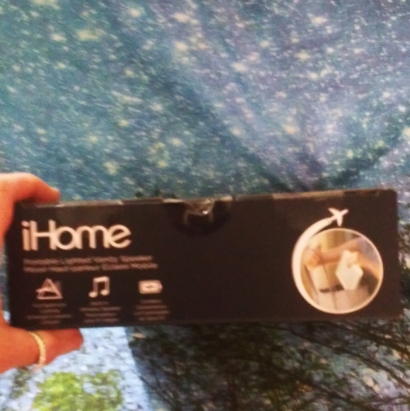 Travel/portable make up mirror with built in blue tooth - Picture 2 of 3